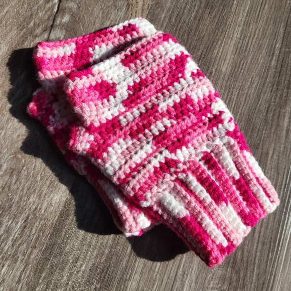 Handmade Crochet Candycane Fingerless Gloves - Picture 7 of 11